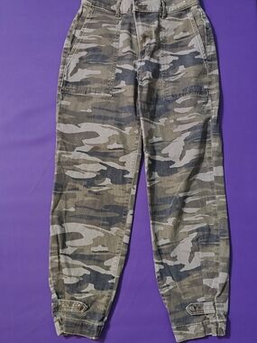 Express Women's Faded Olive Camo Cargo Pants